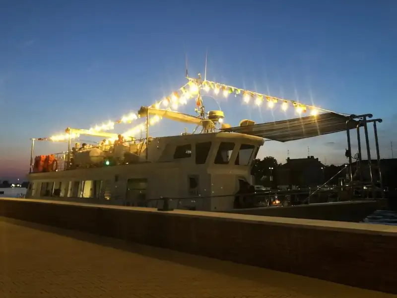 Abendessen- Kreuzfahrt in der Lagune am Sonnenuntergang mit dem Motorschiff Dalì
