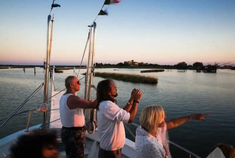 Sailing from the Sea to the Lagoons by Albatros Motorboat