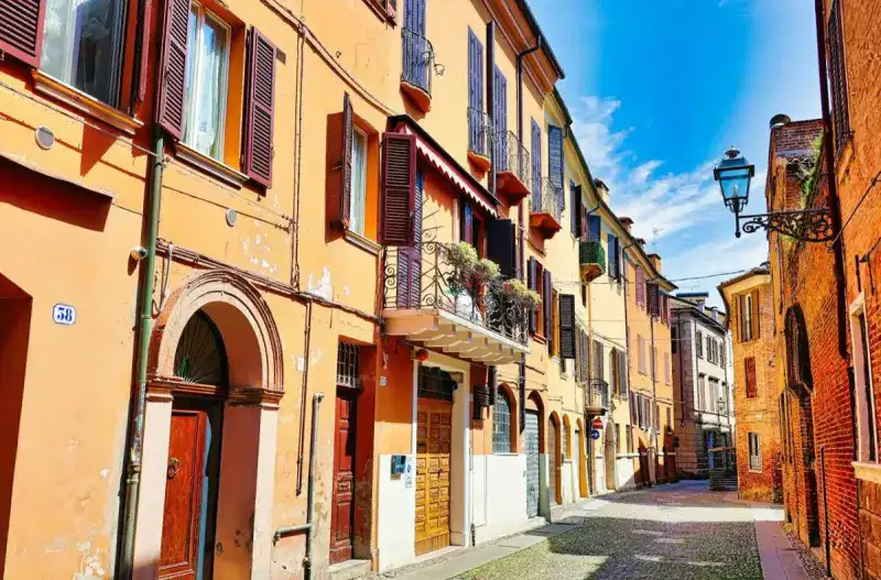 Vivi Ferrara - Walking Tour